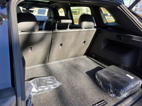 New 2026 Volkswagen Tiguan SE R-Line FWD image 25