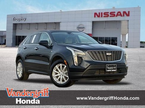 Used 2021 Cadillac XT4 Luxury w/ Cold Weather Package image 1