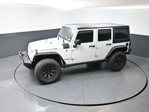 Used 2016 Jeep Wrangler Unlimited Rubicon w/ Connectivity Group image 17