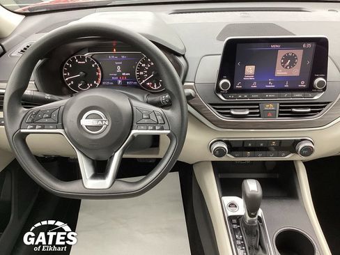 Used 2025 Nissan Altima 2.5 SV FWD image 15
