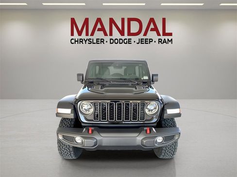 Used 2024 Jeep Wrangler Unlimited Rubicon image 2