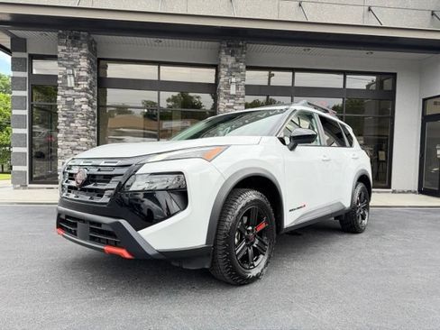 Used 2025 Nissan Rogue SV AWD/4WD image 13