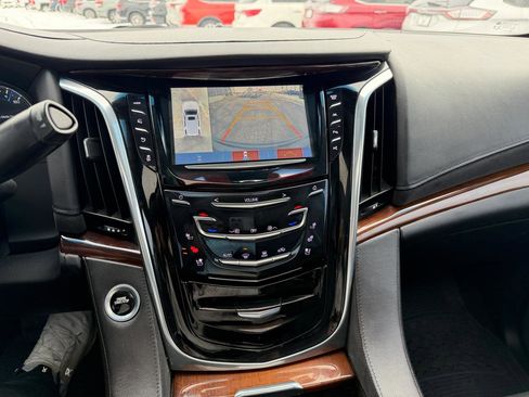 Used 2018 Cadillac Escalade Premium Luxury image 14