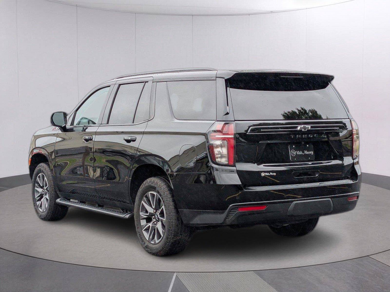 Used 2024 Chevrolet Tahoe Z71 w/ Luxury Package AWD/4WD image 3