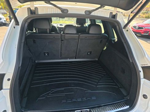 Used 2018 Porsche Cayenne Platinum Edition image 18
