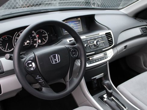Used 2013 Honda Accord LX image 25