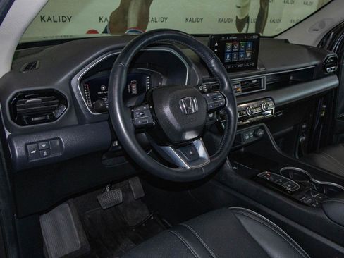 Used 2025 Honda Pilot Elite image 6