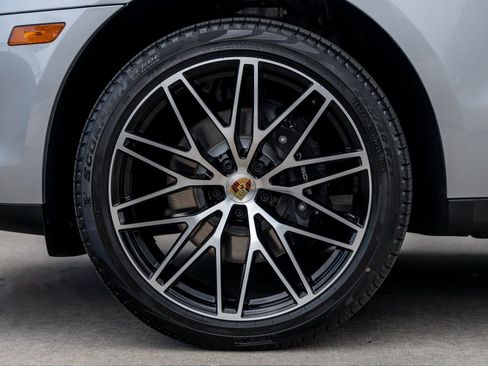 New 2026 Porsche Macan image 15