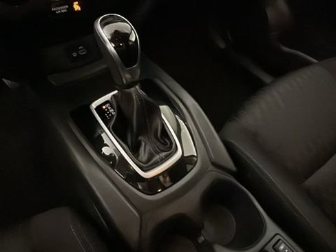 Used 2020 Nissan Rogue SV AWD/4WD image 21