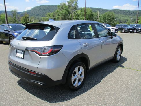 Certified 2023 Honda HR-V LX image 5