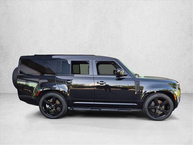 Used 2025 Land Rover Defender 130 X-Dynamic SE AWD/4WD image 4