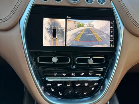 Used 2021 Aston Martin DBX image 30