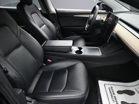 Used 2021 Tesla Model 3 Standard Range Plus image 35