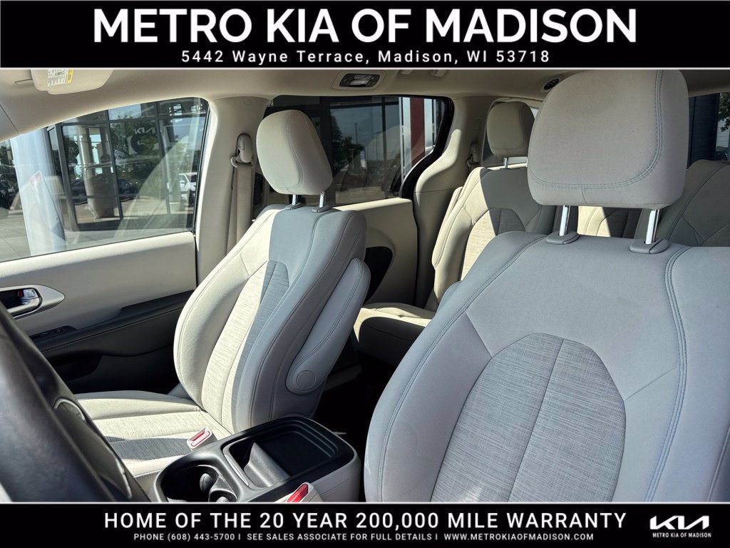 Used 2018 Chrysler Pacifica Touring Plus FWD image 17