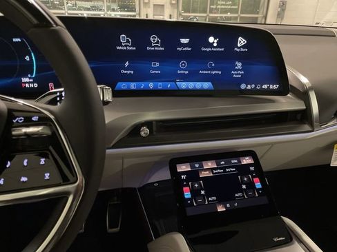 New 2026 Cadillac Vistiq Luxury image 18