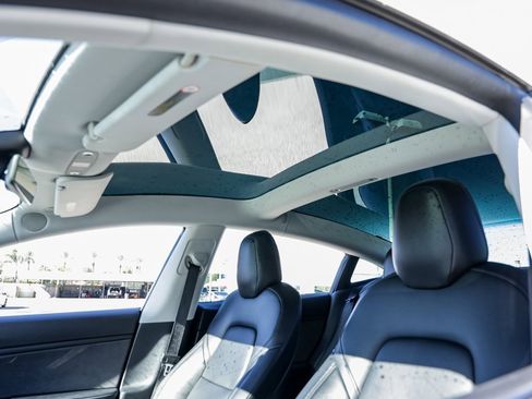 Used 2018 Tesla Model 3 Long Range image 19