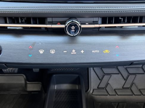 Used 2024 Nissan Ariya AWD image 31
