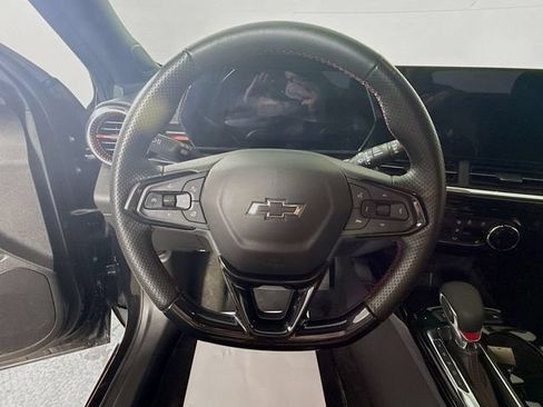 Used 2024 Chevrolet Trax RS FWD image 13