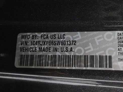 Used 2025 Jeep Wrangler Sahara 4xe image 30