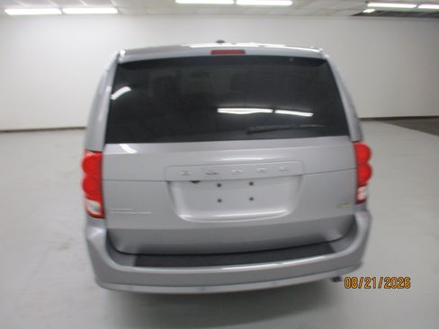 Used 2019 Dodge Grand Caravan SE w/ UConnect Hands-Free Group FWD image 7