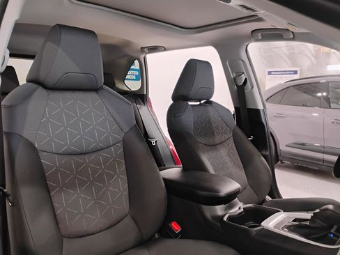 Used 2025 Toyota RAV4 XLE w/ Convenience Package image 38