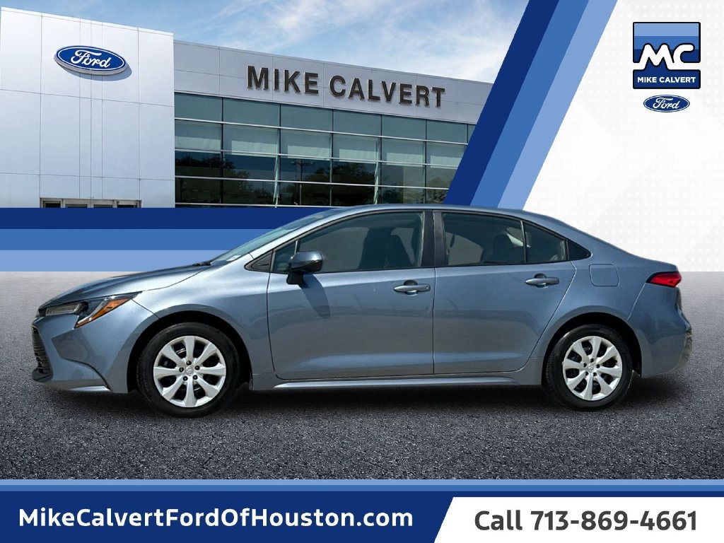 Used 2025 Toyota Corolla LE FWD image 2
