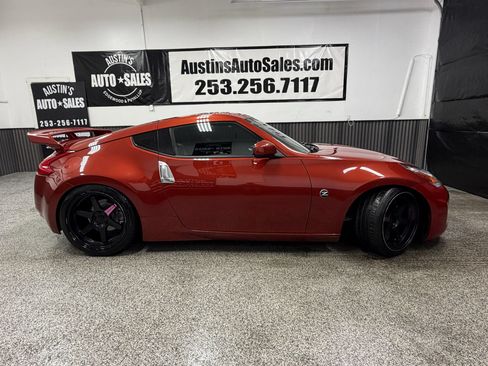 Used 2015 Nissan 370Z Coupe RWD image 2