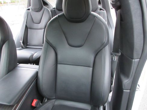 Used 2022 Tesla Model X image 11