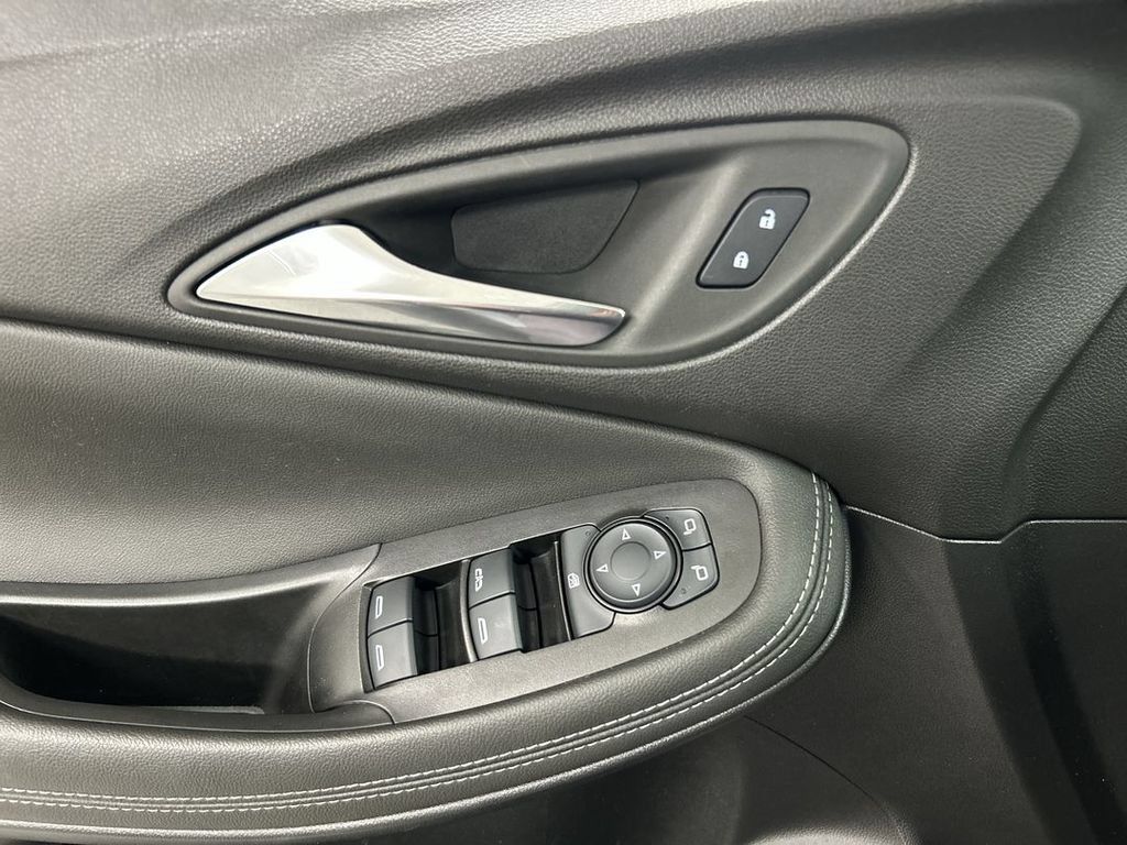 Certified 2023 Buick Encore GX Preferred w/ Cold Weather Comfort Package AWD/4WD image 11