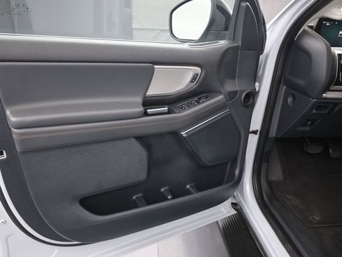Used 2025 Ford Expedition Active RWD image 15