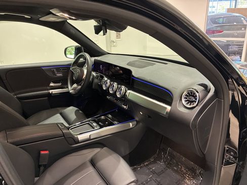 Used 2025 Mercedes-Benz GLB 250 4MATIC image 19