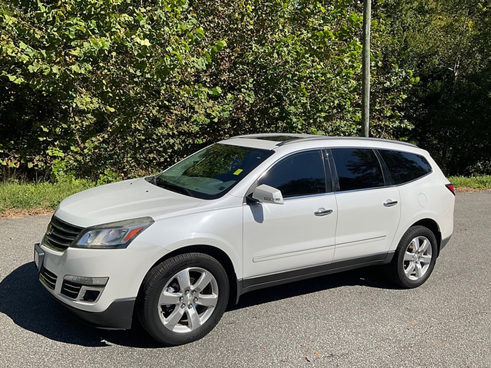 Used 2016 Chevrolet Traverse LTZ FWD image 2