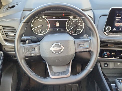Used 2025 Nissan Rogue SV FWD image 12