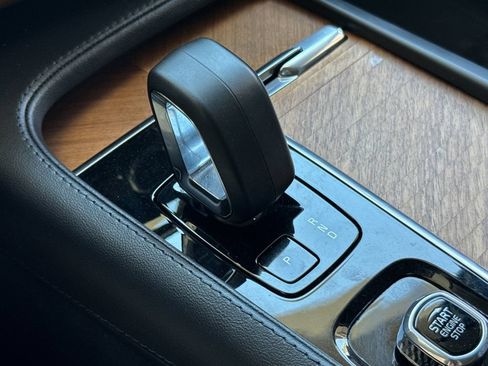 Certified 2023 Volvo XC90 B5 Plus AWD/4WD image 22