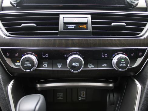 Used 2018 Honda Accord Touring image 22