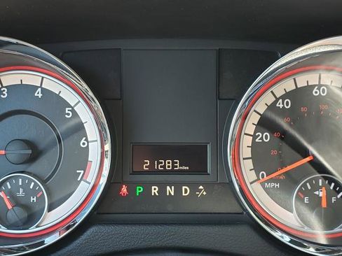 Used 2016 Dodge Grand Caravan SE image 24