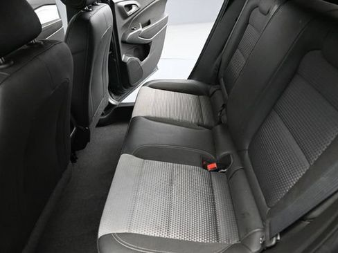 Used 2025 Chevrolet Trax LT FWD image 15