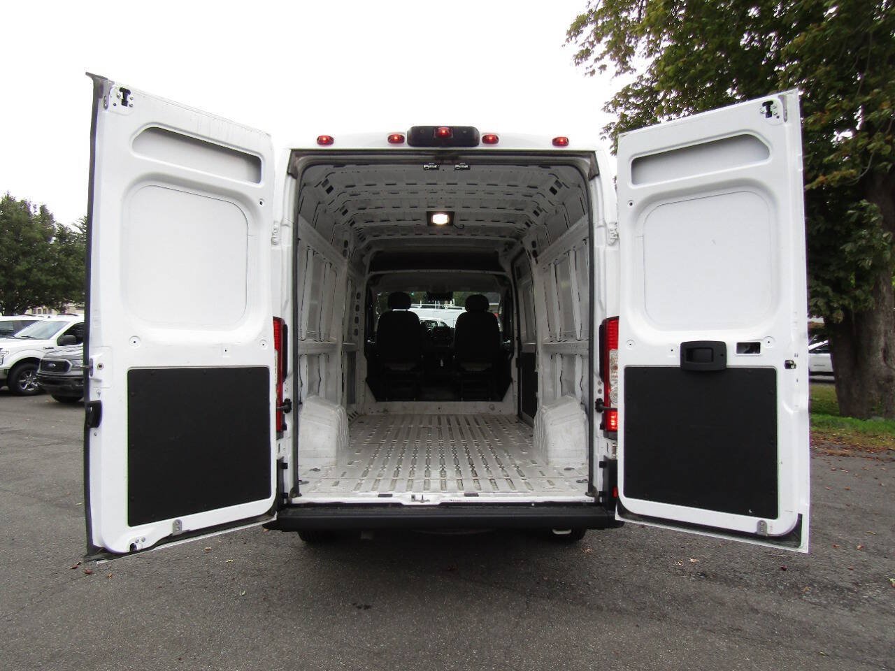 Used 2025 RAM ProMaster 3500 w/ Convenience Group FWD image 17