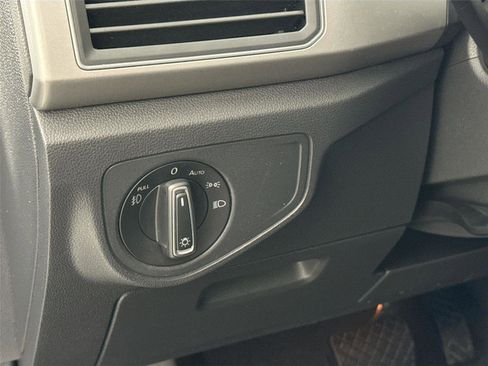 Used 2019 Volkswagen Atlas SE w/ Towing Package image 14