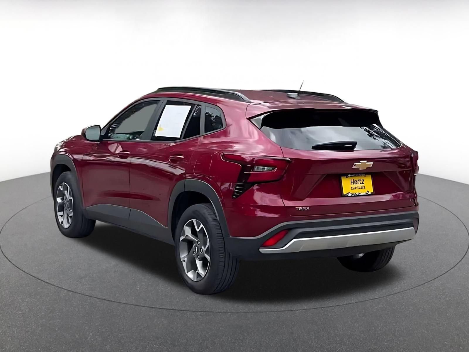 Used 2025 Chevrolet Trax LT FWD image 10