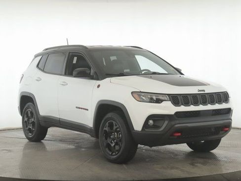Used 2023 Jeep Compass Trailhawk image 2
