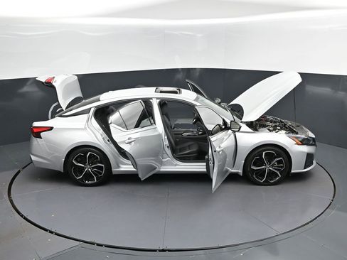 Used 2024 Nissan Altima 2.5 SR w/ SR Premium Package image 50