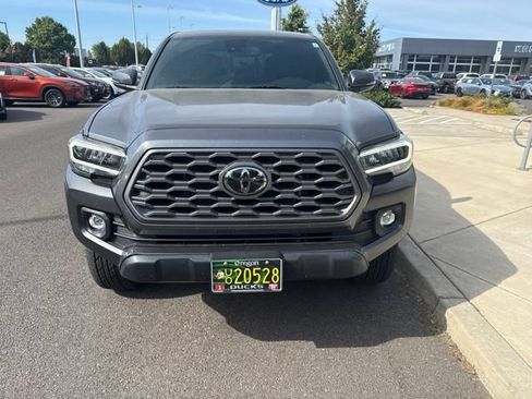 Used 2023 Toyota Tacoma TRD Off-Road w/ TRD Premium Off Road Package AWD/4WD image 6