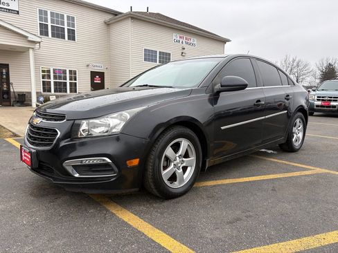 Used 2015 Chevrolet Cruze LT image 2