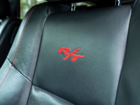 Used 2015 Dodge Durango R/T w/ Technology Group AWD/4WD image 19