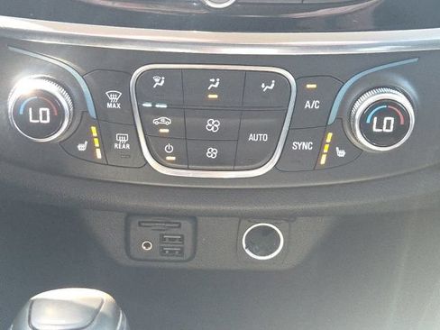 Used 2020 Chevrolet Traverse RS w/ LPO, Floor Liner Package FWD image 33