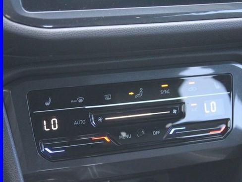 Used 2024 Volkswagen Tiguan SE R-Line image 40