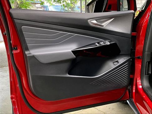 Used 2023 Volkswagen ID.4 Pro S Plus image 25