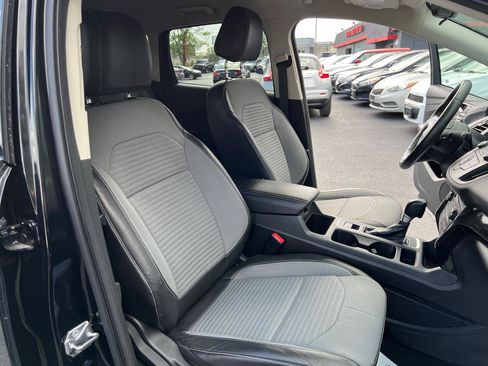 Used 2017 Ford Escape SE w/ SE Sport Appearance Package FWD image 32