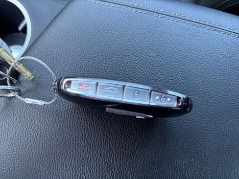 Used 2025 Genesis G70 2.5T image 23